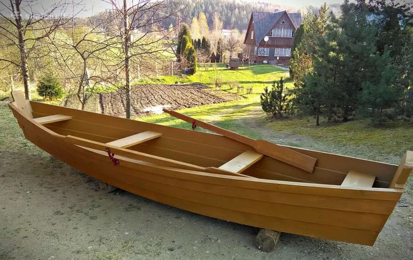 Dažyta, impregnuota valtis